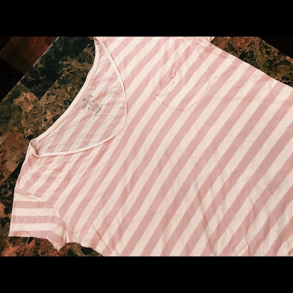 3/$10 SALE ! American Eagle Favorite Tee Size L - Picture 2 of 4